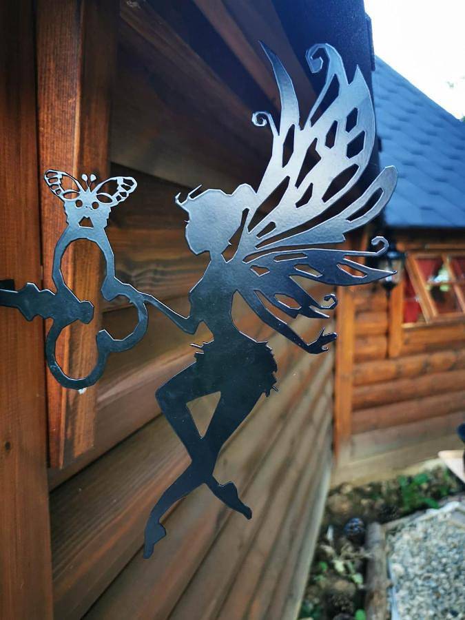 La cabane du Nuton Ardennais in Tournes, Parc naturel régional des Ardennes