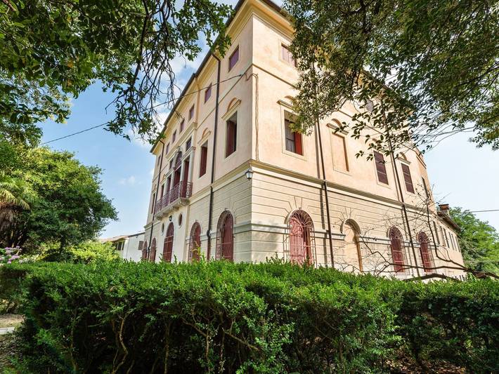 Castillo en Romano d'Ezzelino con jardín in Romano d'Ezzelino, Provincia de Vicenza