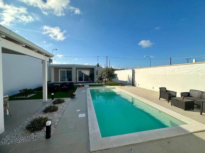 Villa per 6 persone, con piscina e panorama nonché giardino a Squinzano
