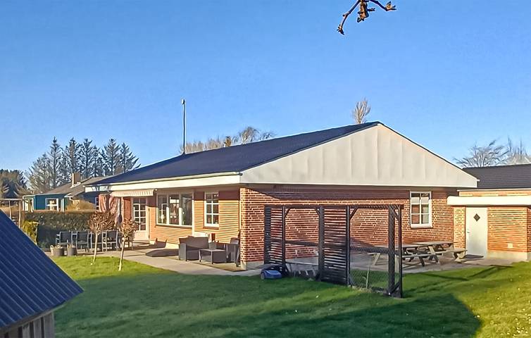 Feriehus for 10 personer, med Terrasse og Hage i Randers
