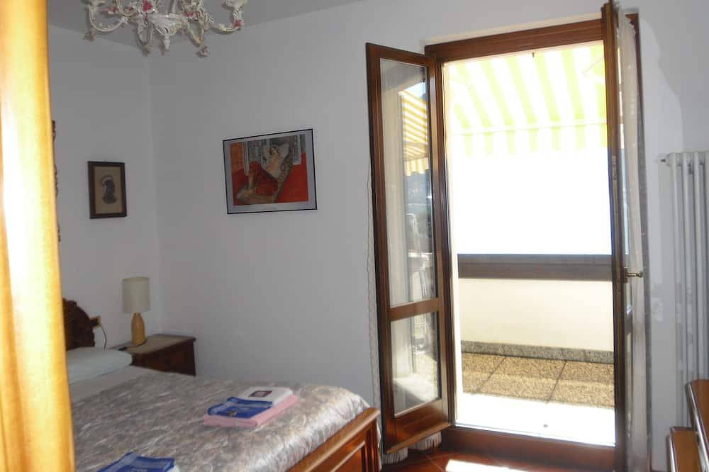 Ganze Wohnung, Comer See hause mit Garten und spektakuläre Aussicht auf den See und Berge. in Sala Comacina, Sala Comacina und Umgebung