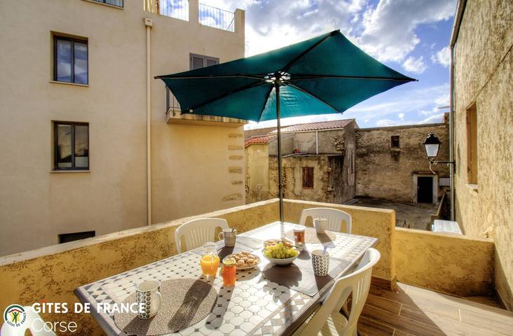 Gîte pour 6 personnes, avec Terrasse ainsi que Jardin et Vue à Aregno - 3