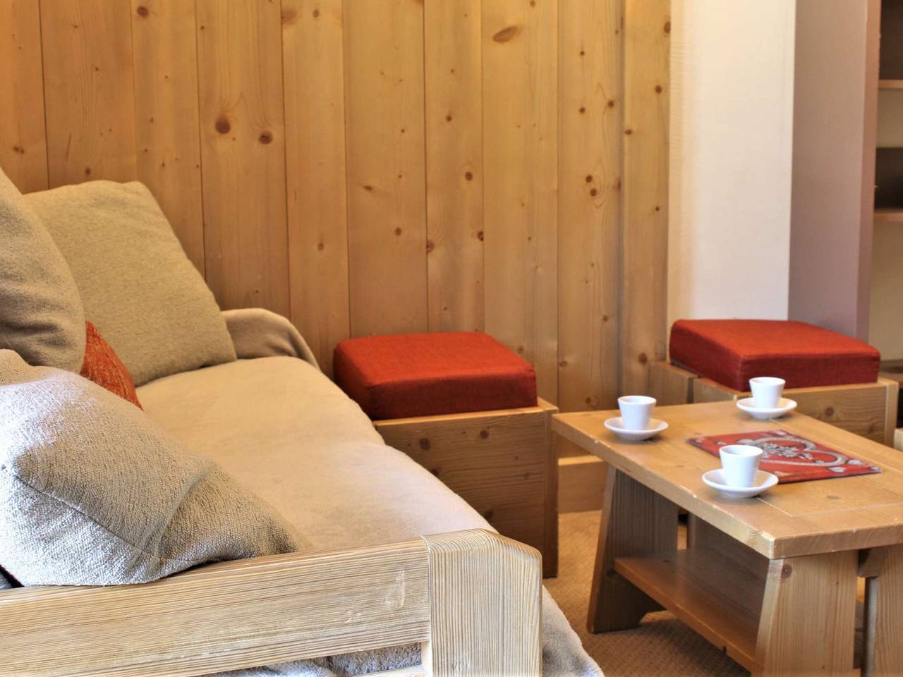 Apartamento entero, Apartamento para 5, piscina, sauna y balcón soleado. Cerca de pistas y comercios, mascotas bienvenidas. in Station de Risoul, Risoul