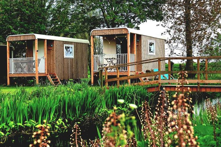 Chambre d’hôte pour 4 personnes, avec vue ainsi que piscine et jardin dans Frise - 2
