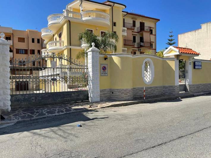 Location de vacances pour 4 personnes, avec vue et jardin, adapté aux familles dans Gallico Marina - 2