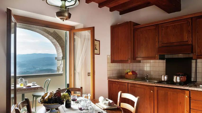 Gîte pour 3 personnes, avec Jacuzzi et Terrasse ainsi que Jardin et Piscine à Poppi - 3