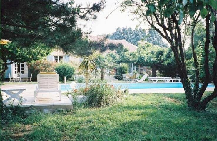Chambre d’hôte pour 2 personnes, avec Balcon et Terrasse ainsi que Jardin et Piscine
