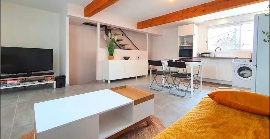 Gîte pour 4 personnes, avec terrasse ainsi que vue et jardin à Savasse