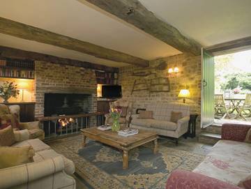 Log Cabin for 10 People in Fernhurst, West Sussex, Photo 2