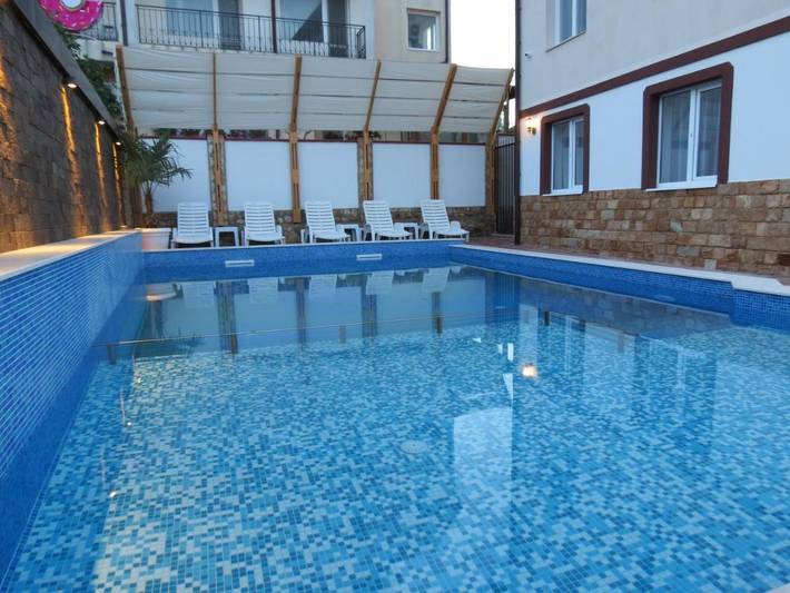Ferienhaus für 28 Personen, mit Balkon und Terrasse sowie Garten und Kinderpool in Varna