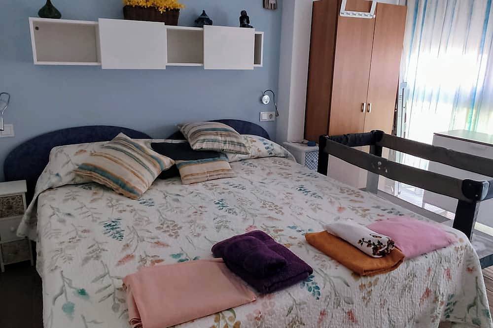 Geheel appartement, 6 P, 2 Slaapkamers, 2 Badkamers, Gratis Wifi, Zwembad, Parkeren, Prachtig Uitzicht, Ponien in Benidorm, Costa Blanca