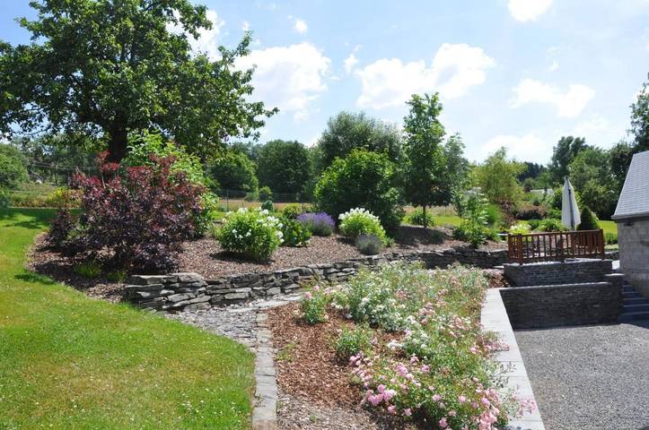 Location de vacances pour 2 personnes, avec terrasse ainsi que jardin et vue à Herbeumont - 2