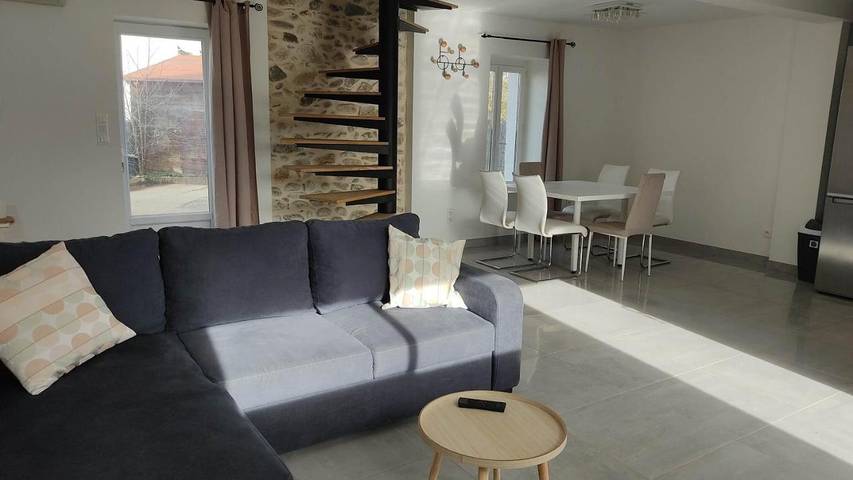 Location de vacances pour 6 personnes, avec terrasse ainsi que vue et jardin à Cessenon-sur-Orb - 3