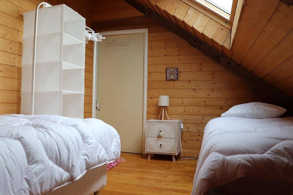 Charme et Nature - Duplex dans maison de terre crue en Pays de Brocéliande in Saint-Méen-le-Grand, Région de Rennes