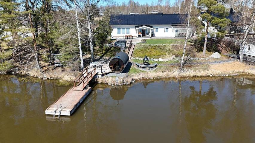 Ferienwohnung für 13 Personen, mit Whirlpool und Terrasse sowie Sauna und Seeblick