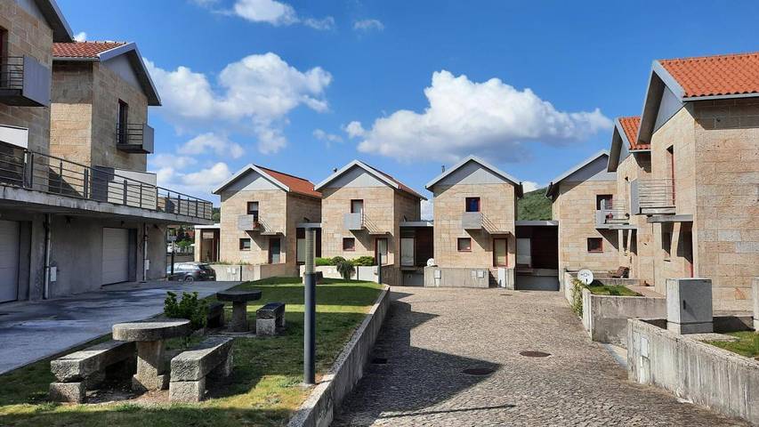 Location de vacances pour 8 personnes, avec jardin et vue, animaux acceptés à Castro Laboreiro - 4