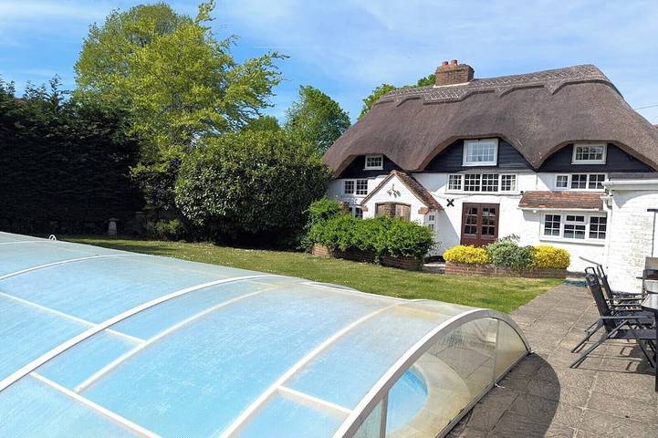 Holiday rental for 14 people, with garden and terrace in Bosham