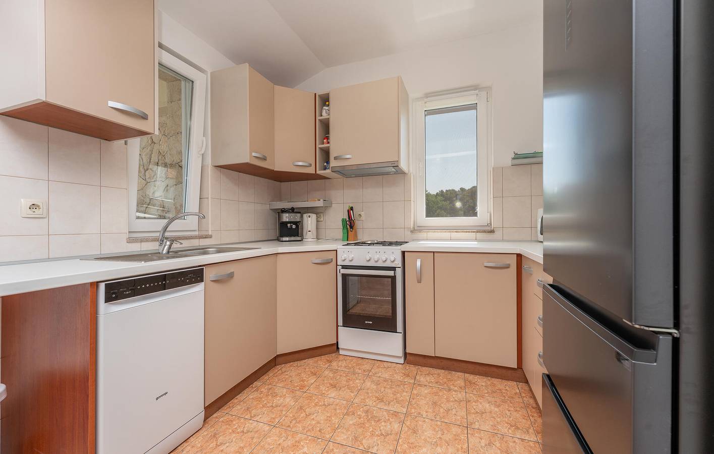 Ganze Ferienwohnung, Ferienwohnung für 8 Personen mit Terrasse in Ugrinici, Tkon