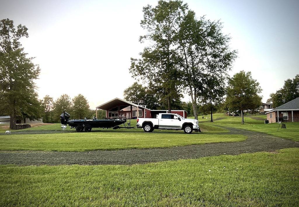 Super clean Waterfront home with private boat launch and fishing pier on site. in Toledo Bend Reservoir