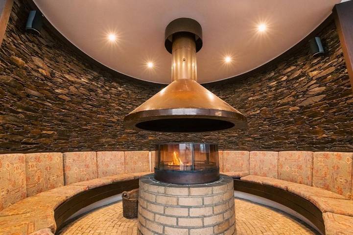 Location de vacances pour 20 personnes, avec piscine et vue ainsi que jardin et terrasse, animaux acceptés dans Melres - 3