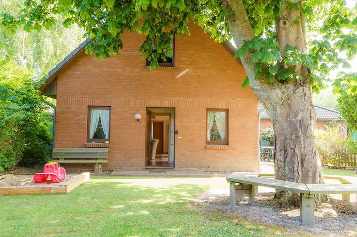 Holiday home for 6 people, with garden and terrace, with pets - 1