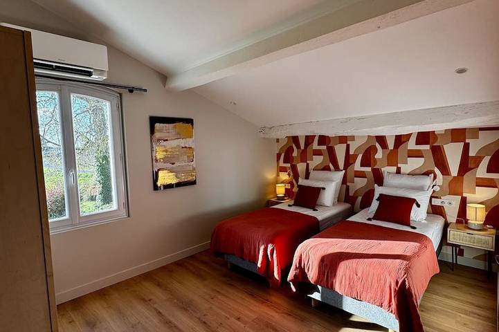 Location de vacances pour 7 personnes, avec terrasse ainsi que piscine et jardin, animaux acceptés à Saint-Sulpice-de-Faleyrens - 2