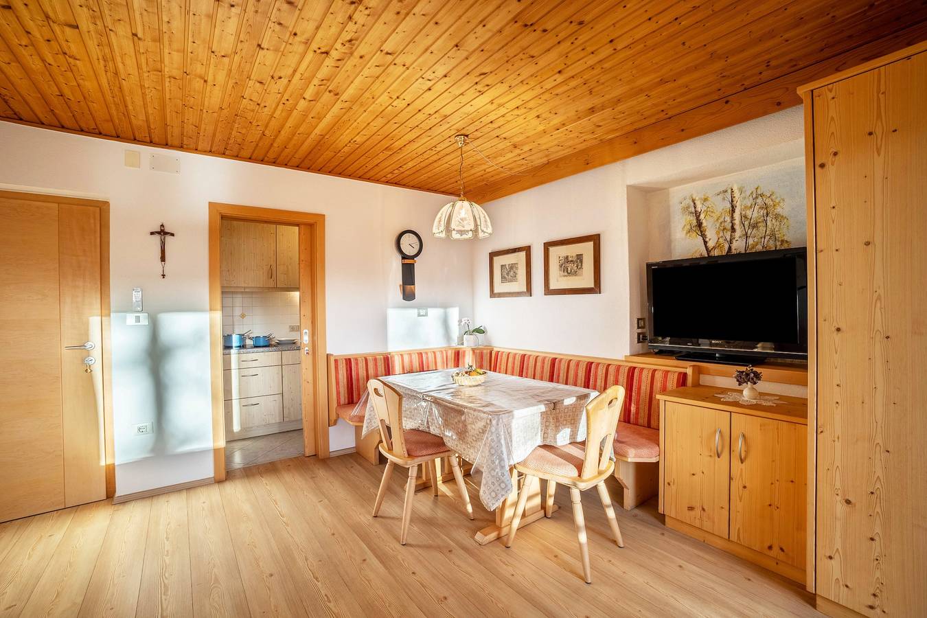 Ganze Wohnung, Ferienwohnung App Hubertus - Sagernock mit Bergblick, Südbalkon und Wlan in Ahornach, Sand in Taufers