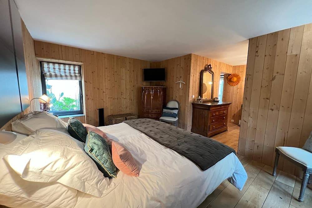 Hidden gem in Bayeux : 3 bedrooms, backyard and spa -  king and queen size beds in Bayeux, Bayeux und Umgebung
