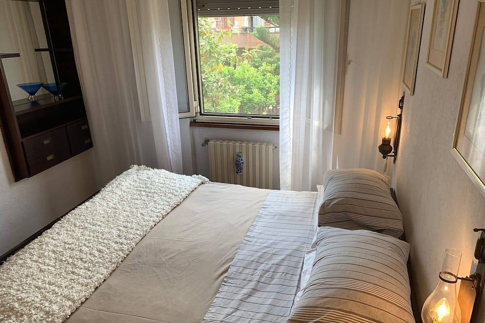 Cottage 300 mt from the sea, garden, barbecue, equipped and free beach in Anzio, Rome Province