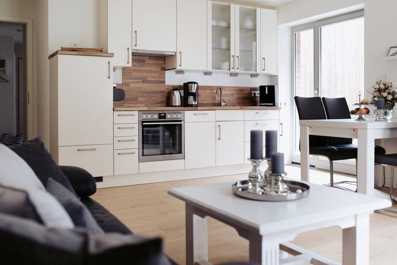 Ganze Wohnung, Moderne Ferienwohnung mit Terrasse im Herzen von Husum, nah am Strand und Bahnhof in Husum Hafen, Husum