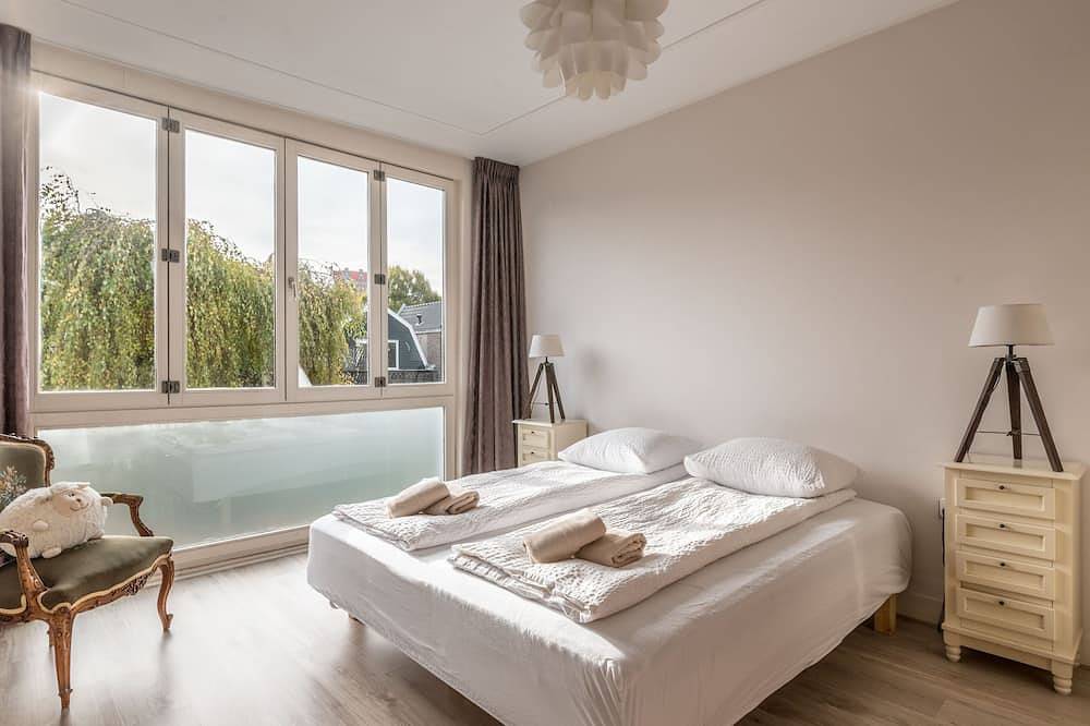 Spacious 4 bedroom Townhouse with garden - 12 Min. To City Centre in Zaandam, Costa Holandesa