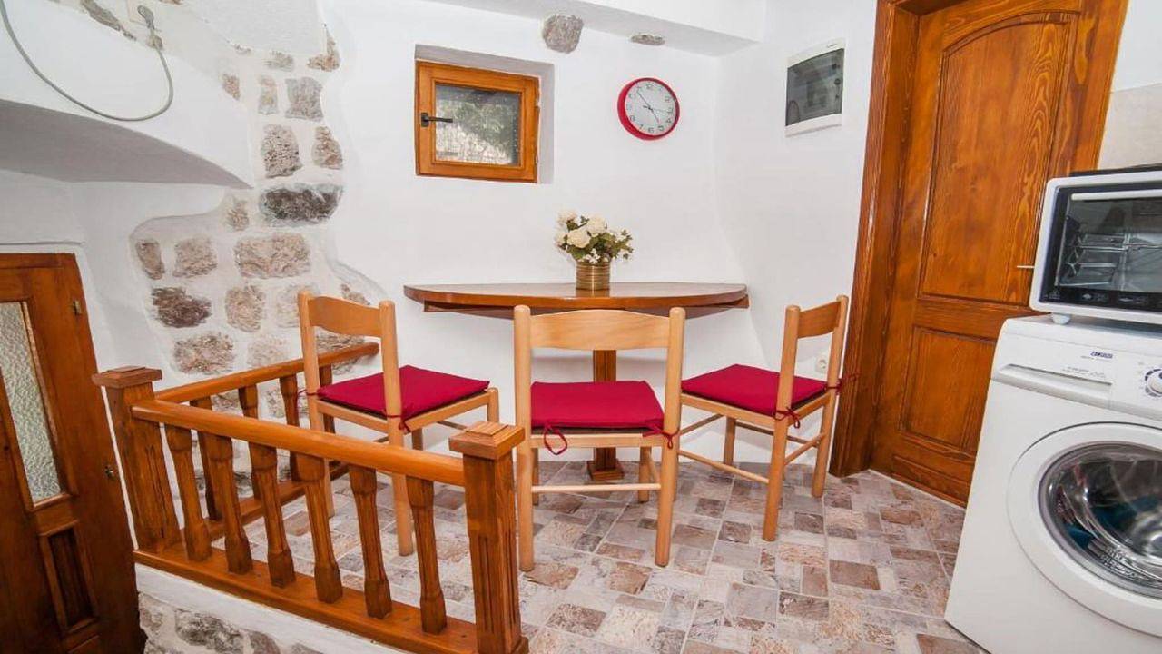Ganze Ferienwohnung, Ferienwohnung für 2 Personen (15 m²) in Kotor in Kotor, Opština Kotor