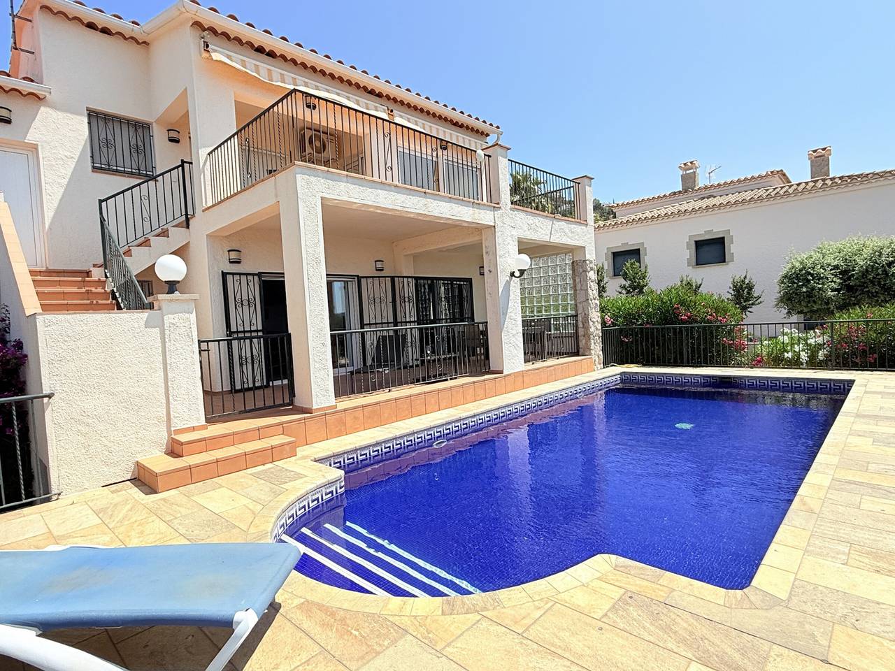 Maison familiale avec piscine privée et climatisation à Roses in El Mas Fumats, Roses