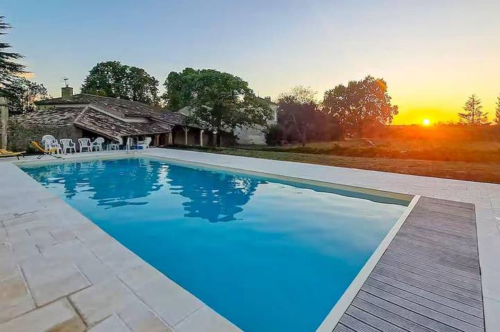 Location de vacances pour 10 personnes, avec jardin à Les Esseintes