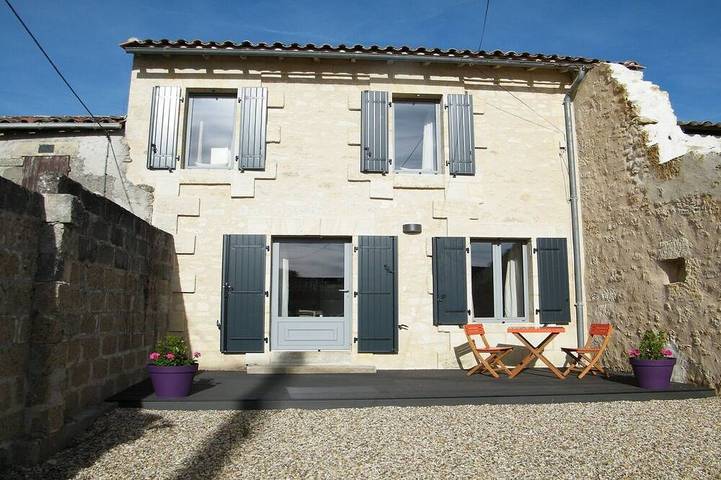 Gîte pour 2 personnes, avec terrasse et jardin