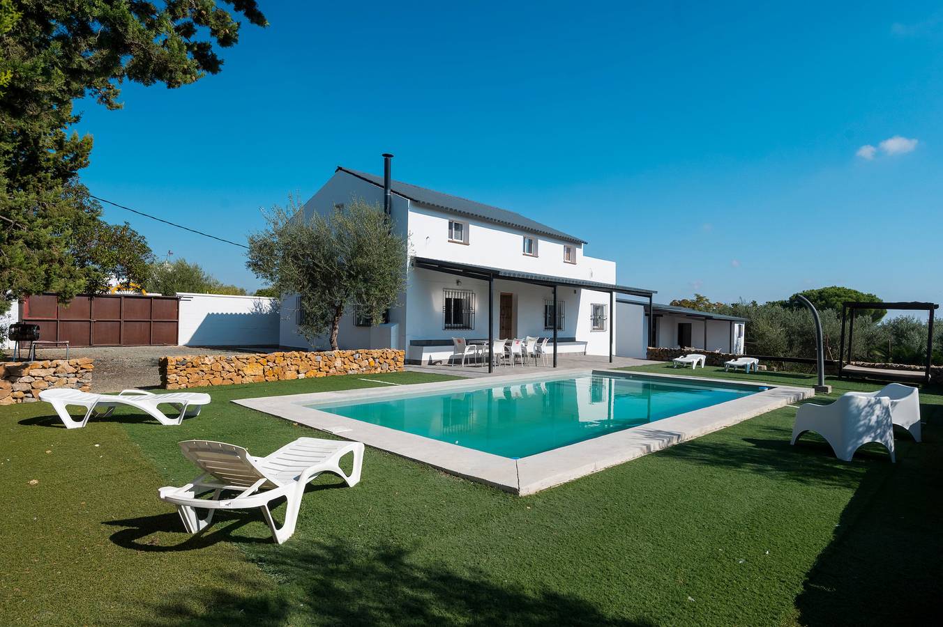 Casa de campo 'Valle Verde' com piscina privada, Wi-Fi e ar condicionado in Arahal, Sevilha Província