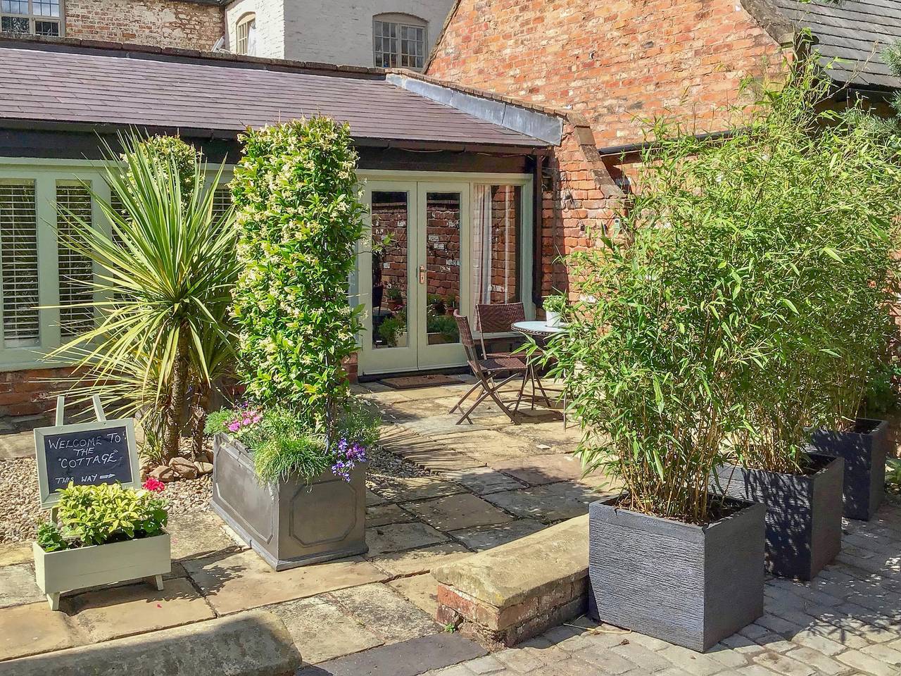 Entire studio, The Cottage @ The Coach House in Wrexham region