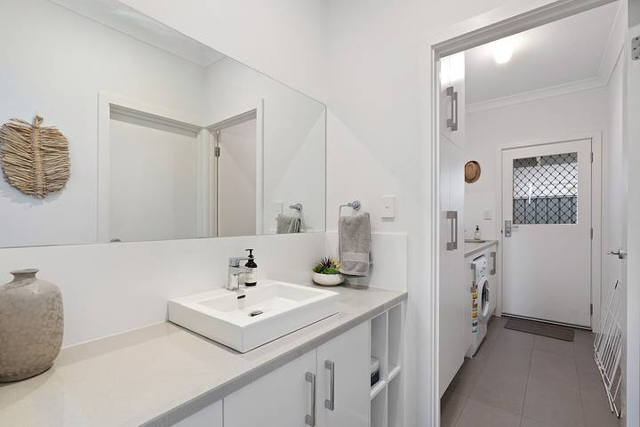 Holiday home for 8 people, with balcony and garden in Port Elliot