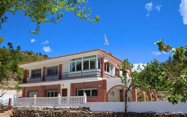 Casa rural para 16 personas, con Balcón y Terraza además de Piscina y Vistas en Viver - 3