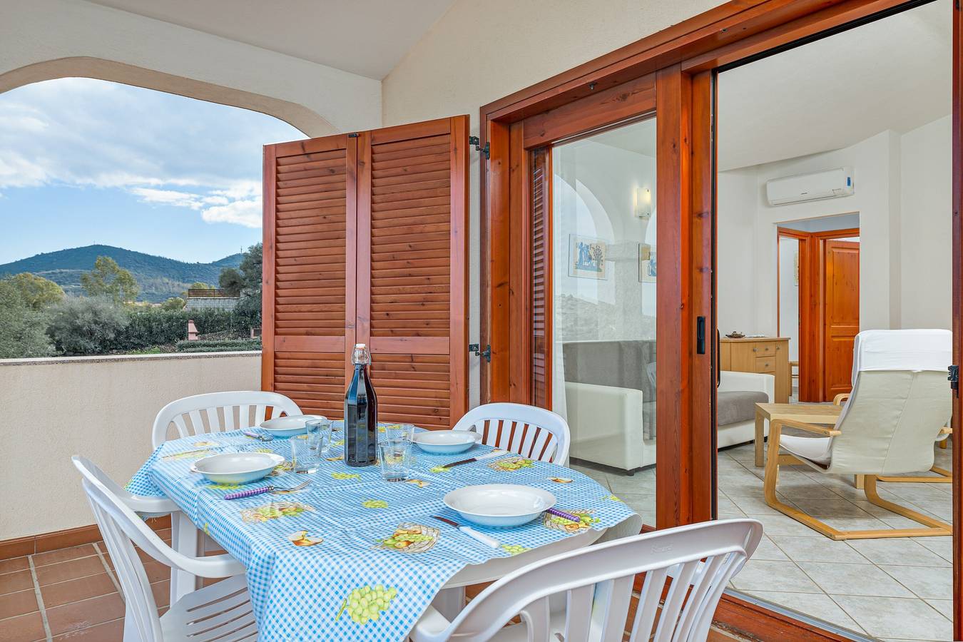 Holiday Home 'Trilocale Con Vista Tavolara' with Mountain View, Private Terrace and Air Conditioning in Straulas, San Teodoro