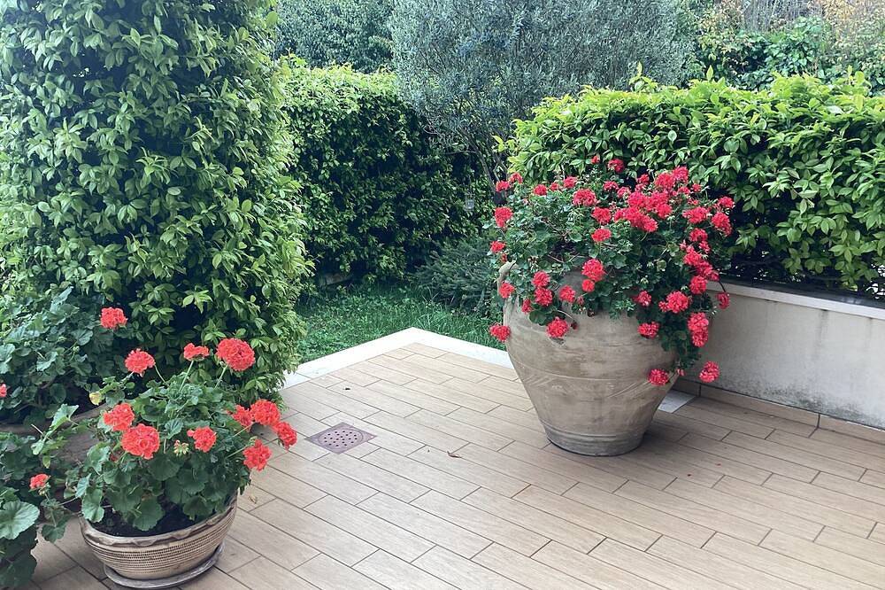 Apartamento entero, Cozy apartment with garden. Very cool in summer. Outdoor Shower in Avellino, Provincia d'Avellino