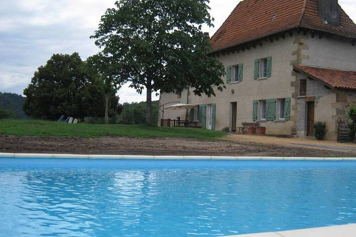 Gîte pour 8 personnes, avec jardin et terrasse à Terrou