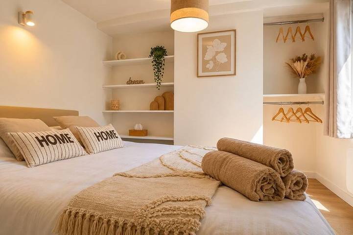 Entire apartment, In the heart of Chartres in Chartres, Chartres region