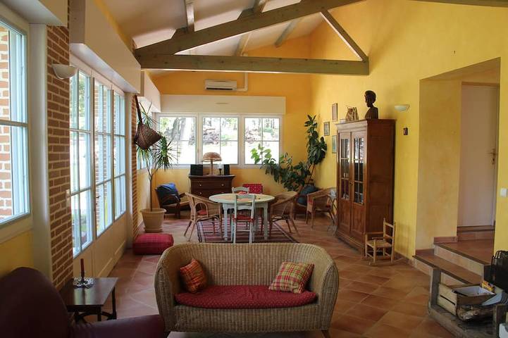 Independent cottage in park with large pool in Tarn-et-Garonne