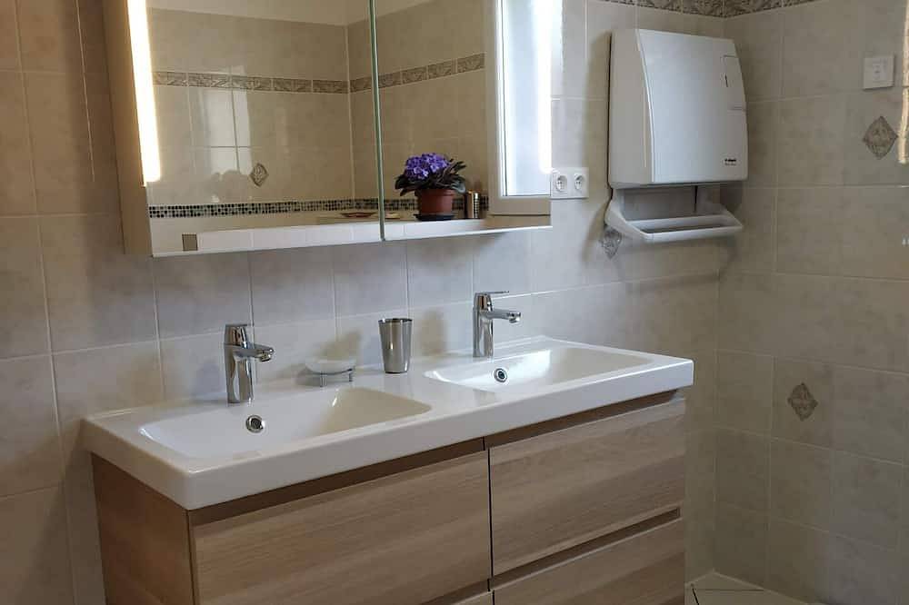 Wunderschönes Haus im Herzen des Luberon in Reillanne, Regionaler Naturpark Luberon