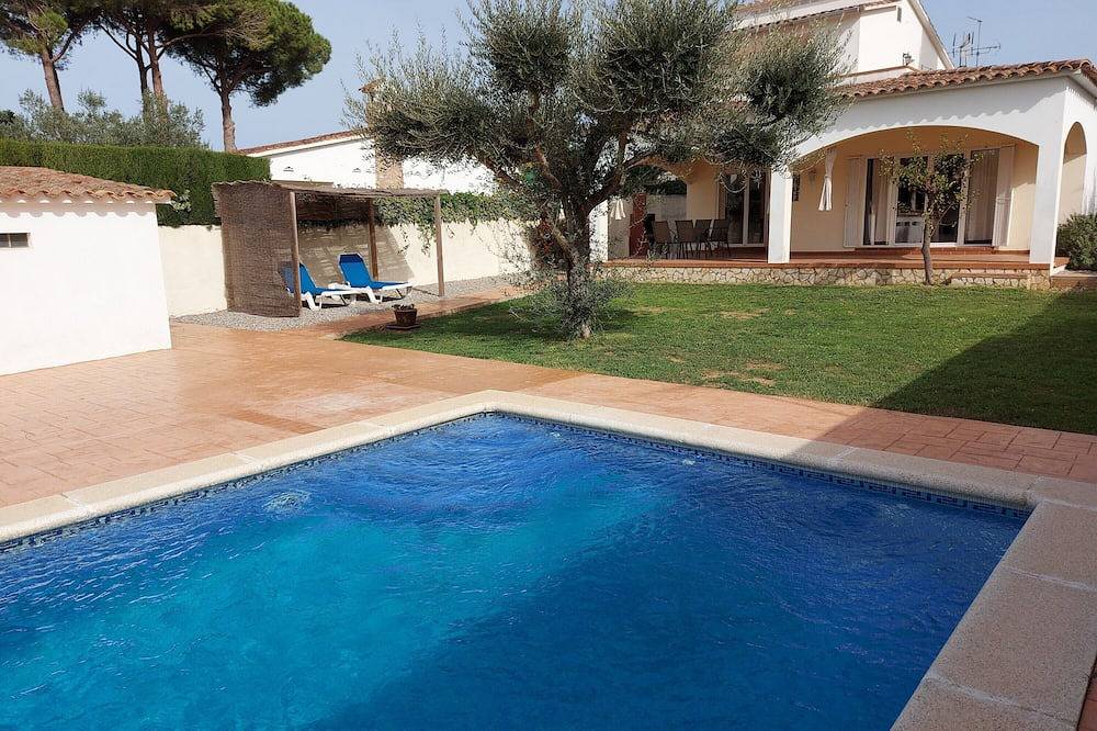 Magnífica villa con piscina privada en gran parcela wifi gratuito ilimitado in La Escala, Alt Empordà