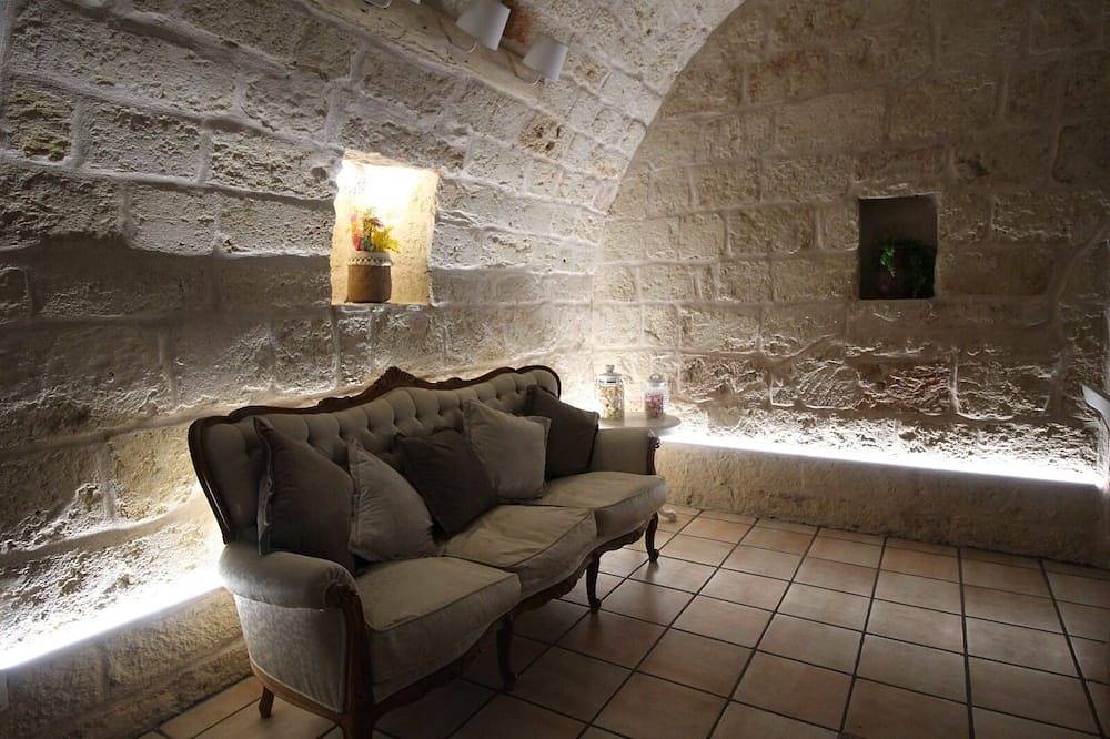Antica Dimora Pugliese nei Pressi Dell'aeroporto e Porto di Bari con Patio Relax in Bari, Bari Province
