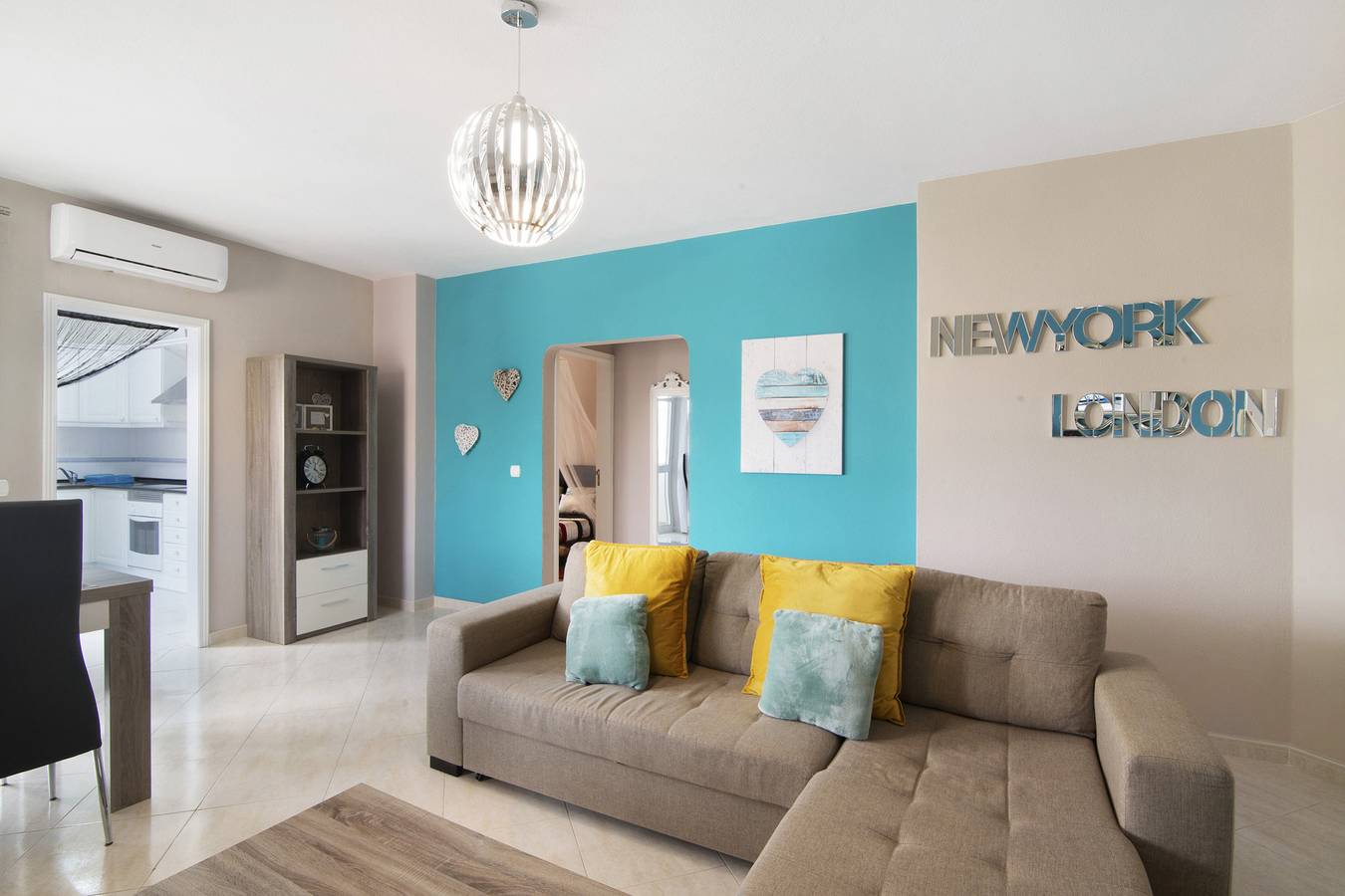 Entire apartment, Holiday Apartment 'Blue House' with Shared Pool, Balcony & Wi-Fi in Armação de Pera, Faro District