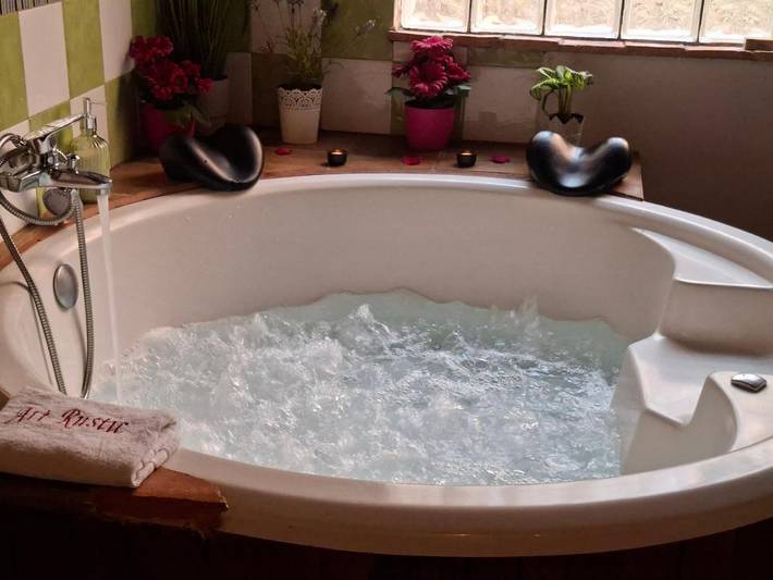 Casa rural para 4 personas, con Jacuzzi y Terraza además de Piscina y Vistas en Baix Maestrat