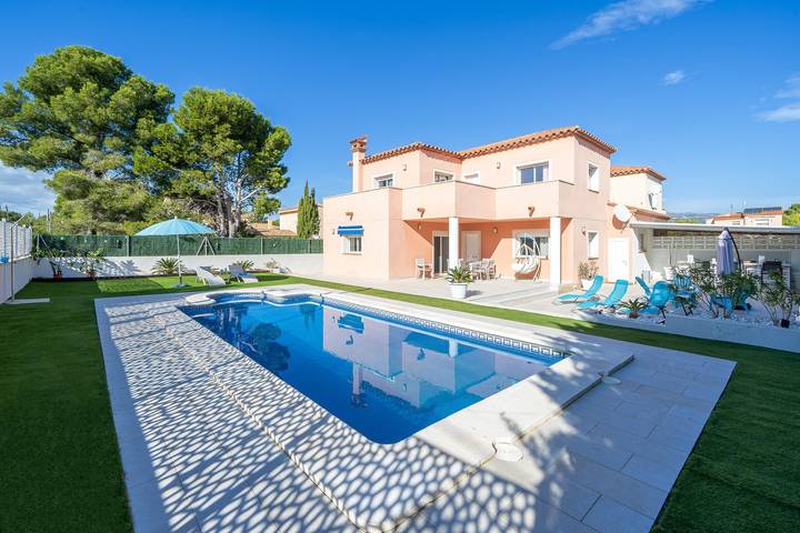 Villa für 9 Personen, mit Garten - 1